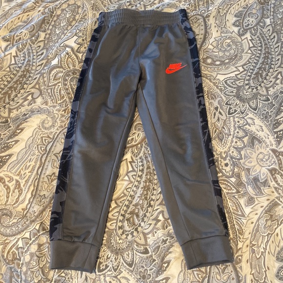 Nike Boys Matching Jacket and Pants set - Picture 4 of 9